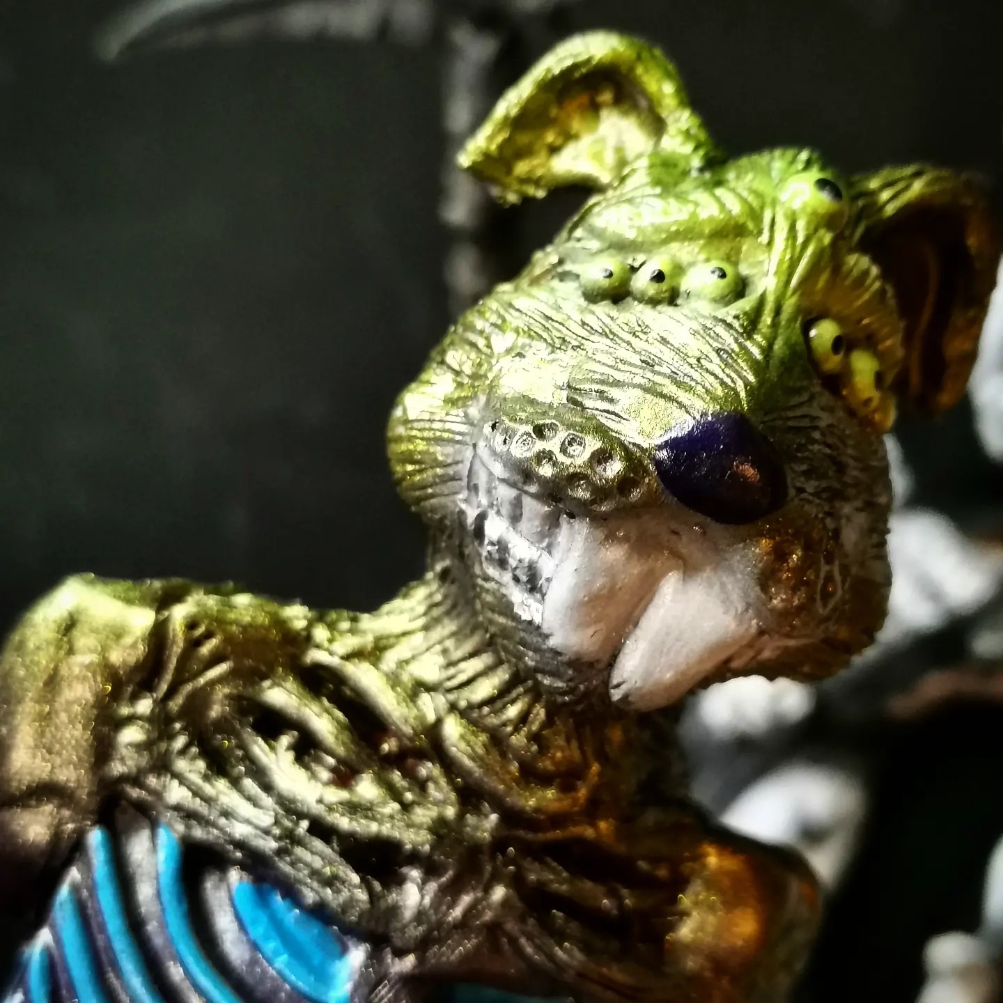 Dead-rabbit-figure-by-quo-vadis-toys_917